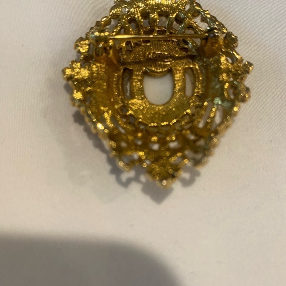 🎈VINTAGE Cameo Brooch Marked Art 2"x1.5"0 - Picture 4 of 7